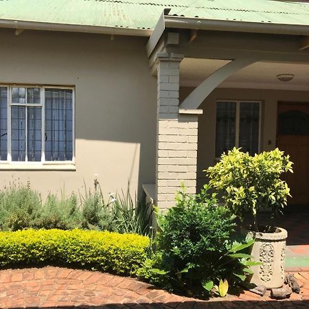 12 On Brecher Pretoria Bagian luar foto