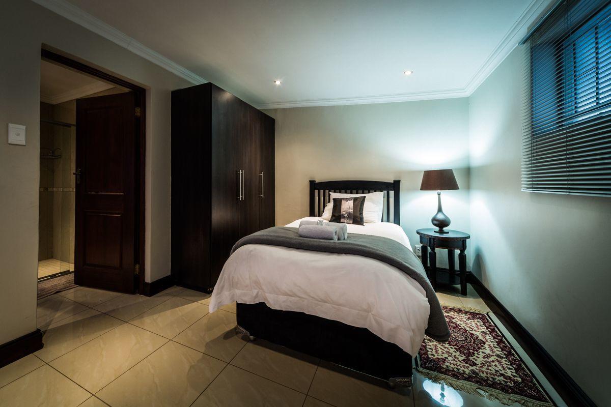 12 On Brecher Pretoria Bagian luar foto