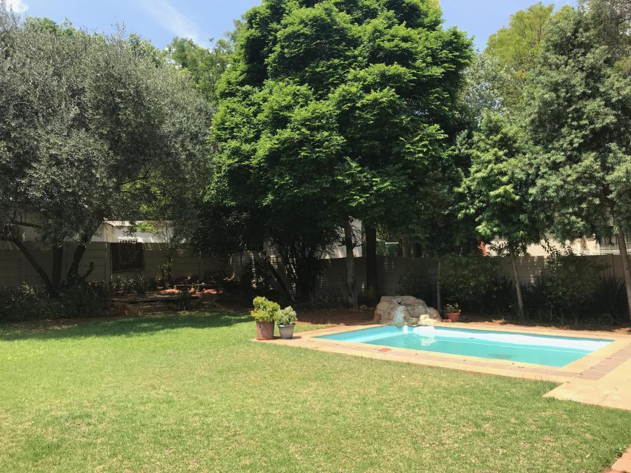 12 On Brecher Pretoria Bagian luar foto