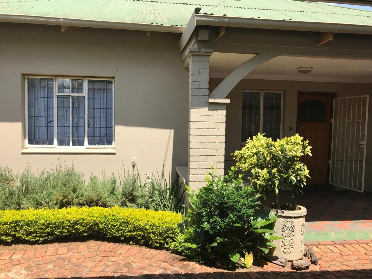 12 On Brecher Pretoria Bagian luar foto
